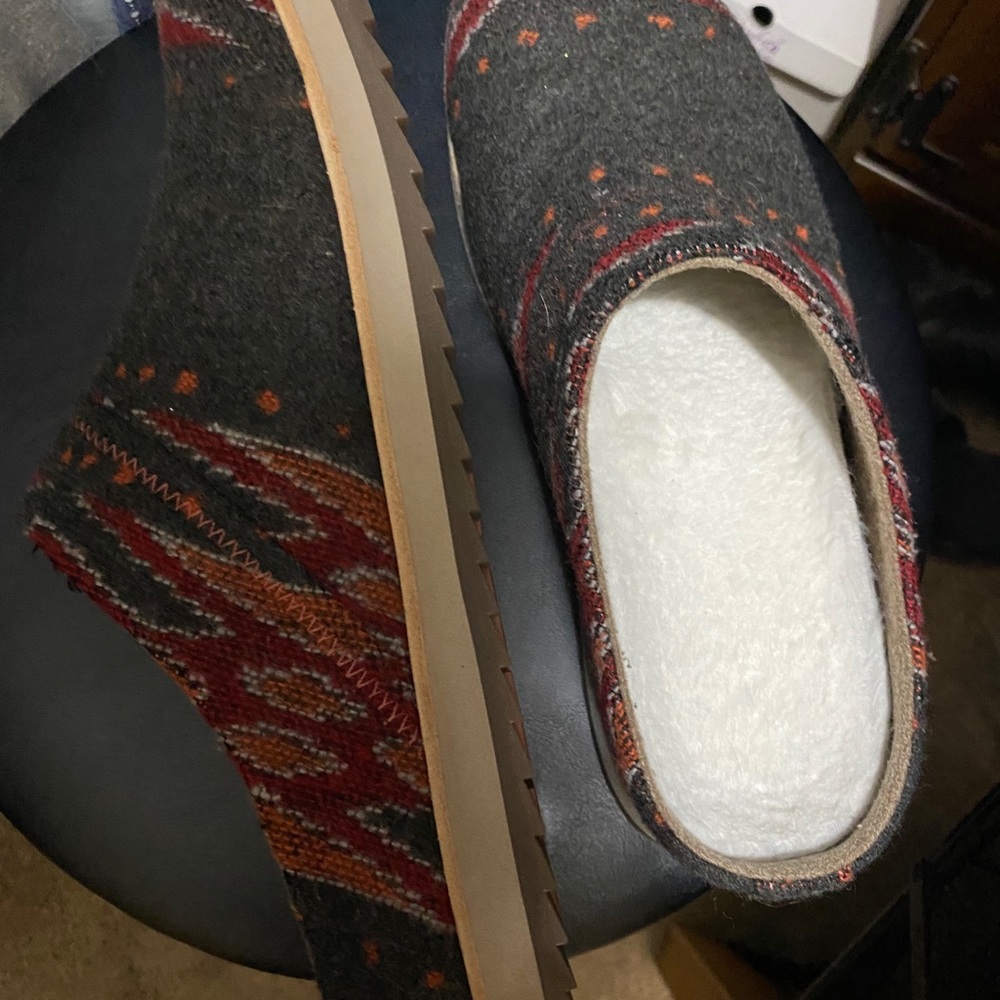 Like New Merrill Slides On The Bigger Side Of 8’s - image 3